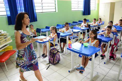 Escolas não podem reter documentação do aluno por motivo de inadimplência