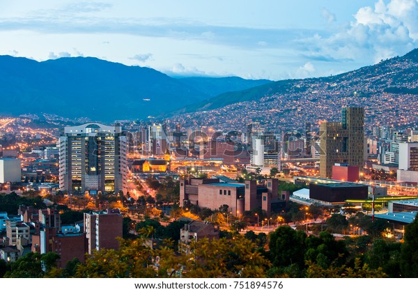 Na Colômbia, prefeito Cícero participa de reunião com governador de Antioquia e conhece ações que resultaram na queda dos índices de violência em Medellín