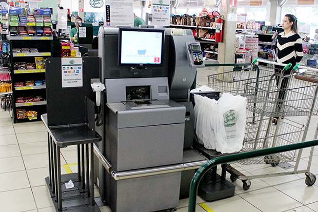 Polícia prende suspeito com arma de fogo durante assalto ao supermercado Nogueirão em Sapé