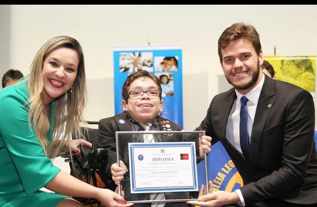 Em Brasília, deputada Camila prestigia posse de Patrick Dorneles, portador de doença rara, como deputado federal