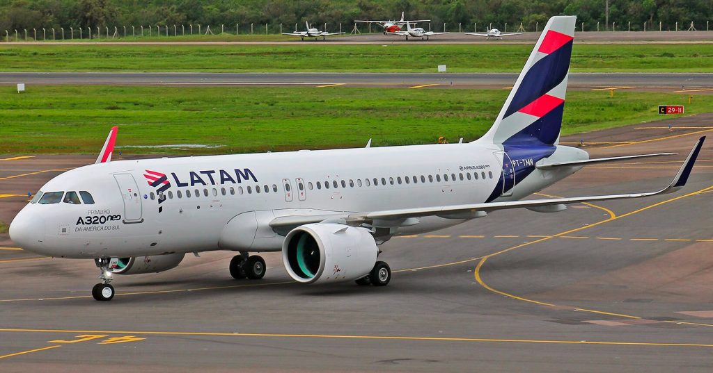 Latam suspende 21 voos no Brasil devido ao aumento dos combustíveis