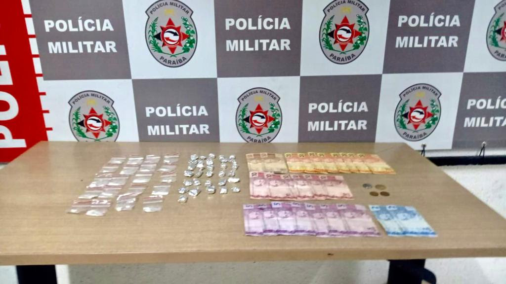 Polícia prende no conjunto Costa e Silva suspeito por tráfico de drogas na zona Sul de João Pessoa