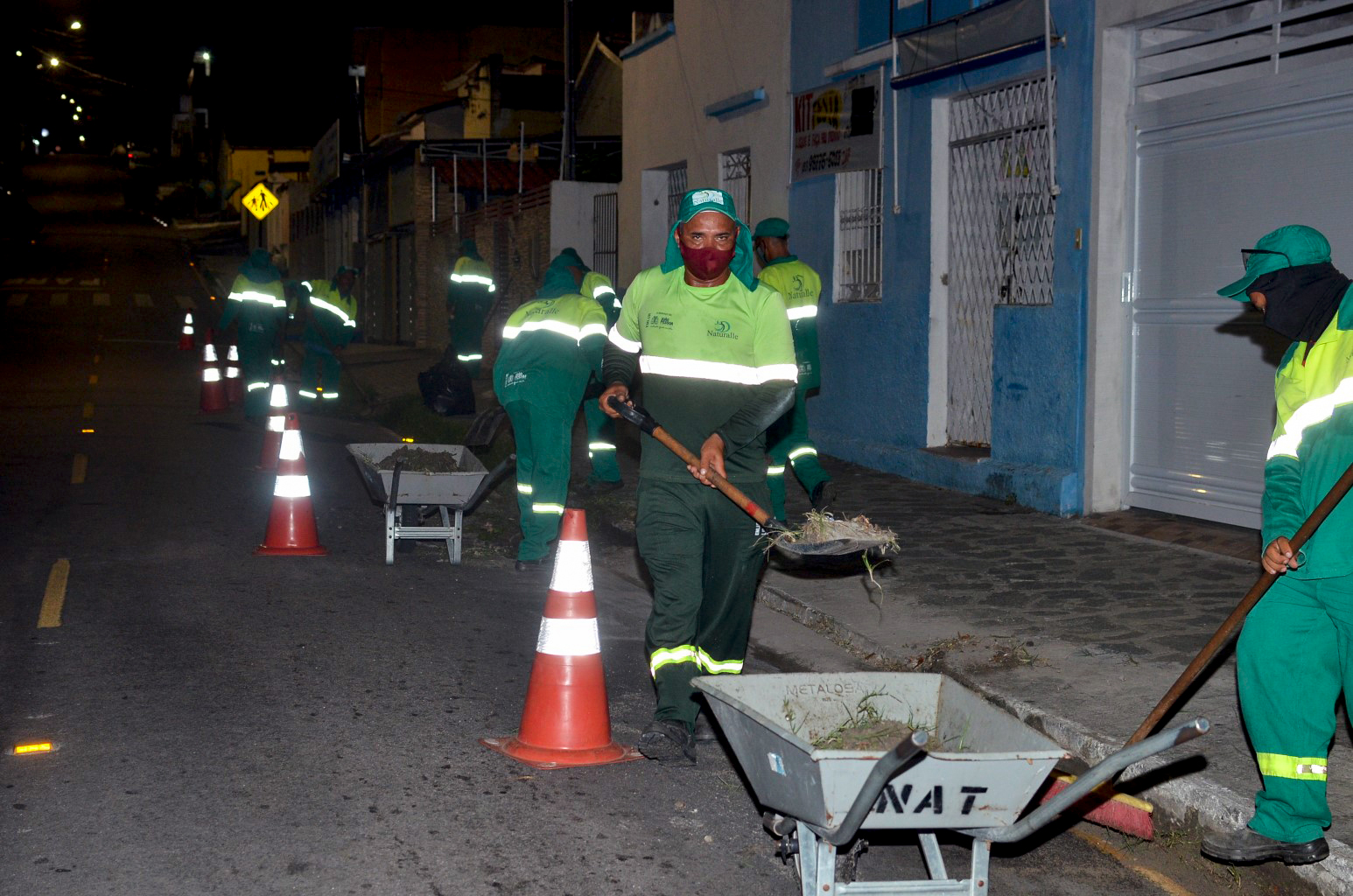 Emlur realiza serviços de capinação e roçagem em ruas do Centro e em mais 10 bairros de João Pessoa nesta quinta-feira