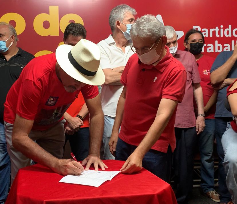 Jeová Campos comemora retorno ao PT, afirma que sempre defendeu as causas da legenda e que a ida para o PSB foi umas férias