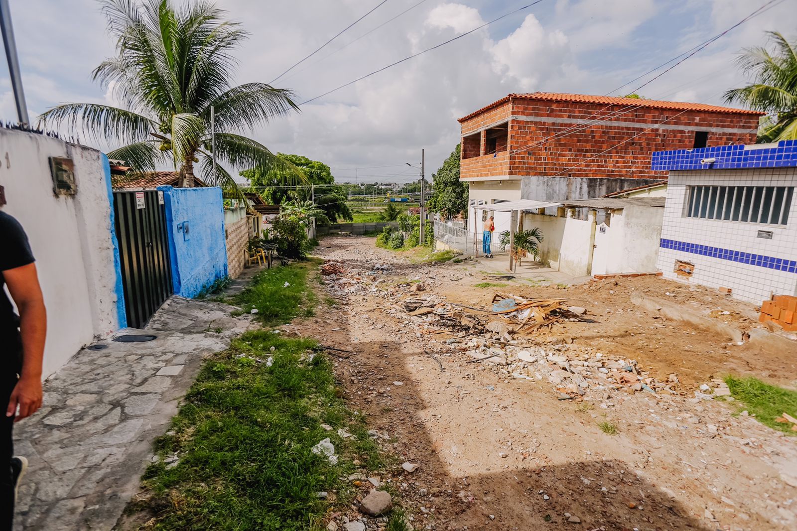 Prefeito Cícero autoriza obras de calçamento no Oitizeiro e João Paulo II em João Pessoa