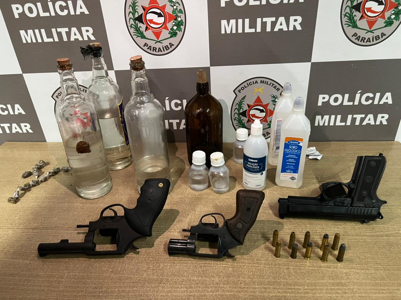 Polícia apreende armas, droga e munições em festa clandestina em granja na Praia do Sol