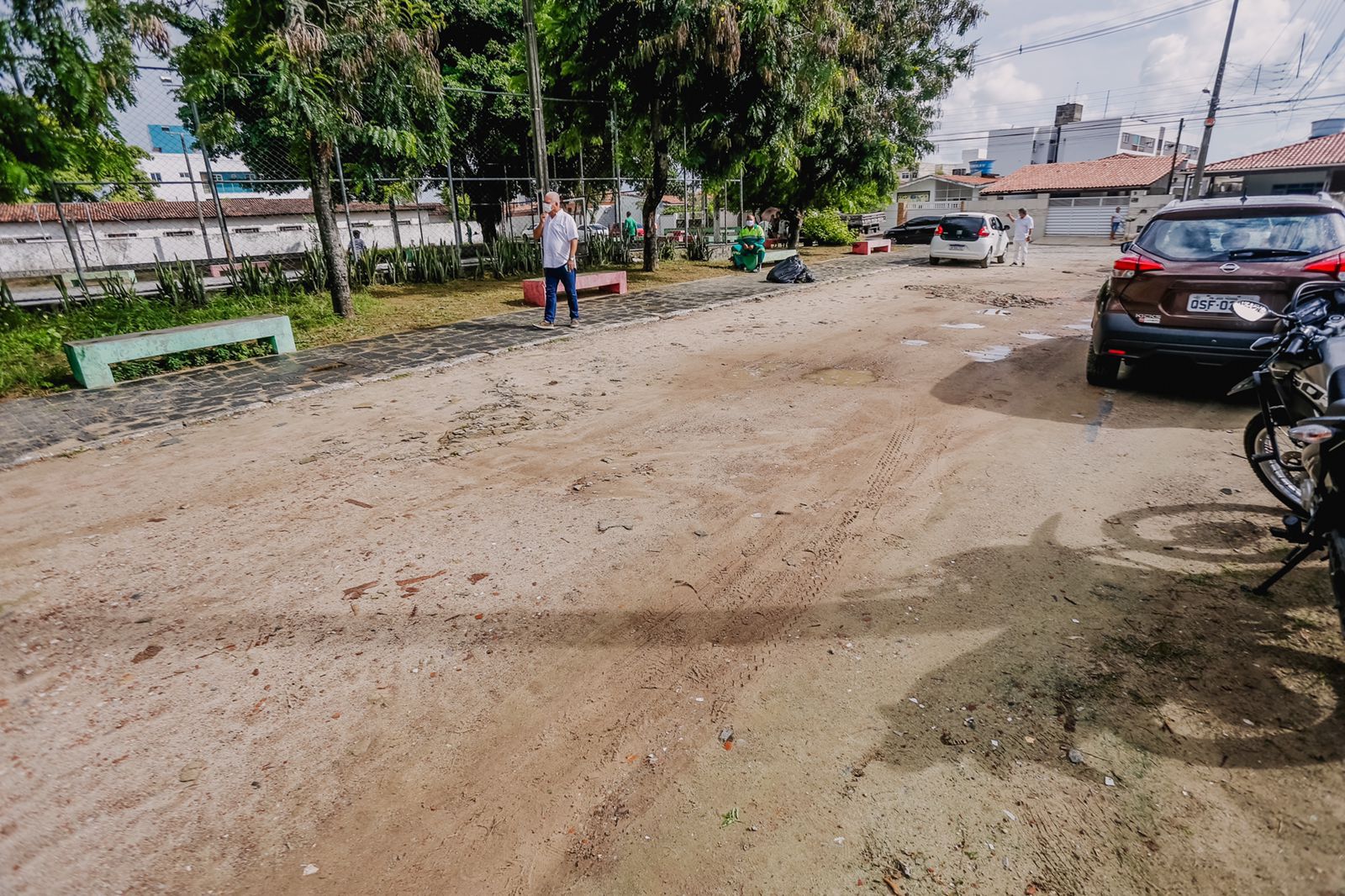 Moradores do bairro do Cristo em João Pessoa comemoram ordem de serviço dada pelo prefeito Cícero para pavimentação de ruas