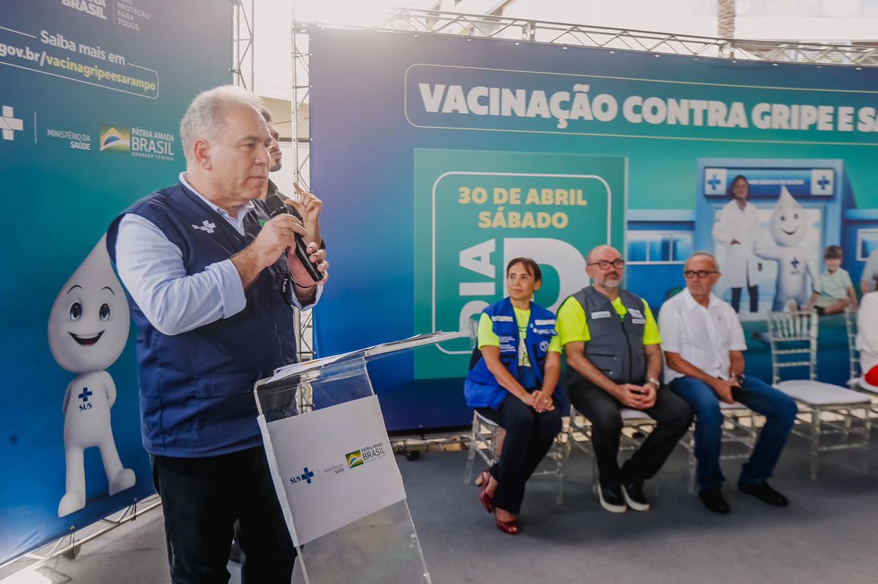 Ministro Marcelo Queiroga e prefeito Cícero abrem oficialmente ‘Dia D’ da vacinação contra gripe influenza e sarampo em João Pessoa