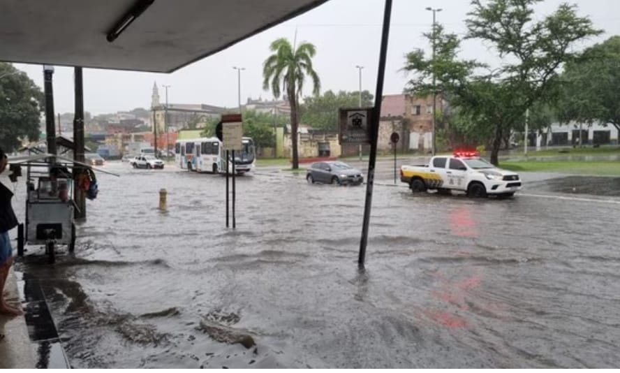 Após temporal, Defesa Civil de João Pessoa mantém equipes de prontidão diante do aviso do Inmet para o risco de chuvas intensas na Capital