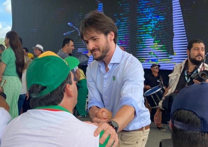 Pedro Cunha Lima participa da comitiva do presidente Bolsonaro em solenidade de entrega da Vertente Litorânea, obra que vai beneficiar 680 mil paraibanos com água