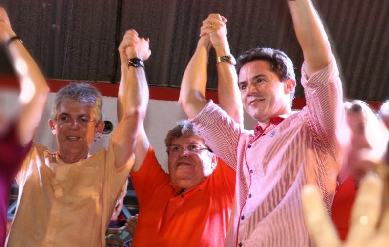 Ricardo, Veneziano e João Azevêdo, juntos e misturados na festa de lançamento da pré-candidatura de Lula