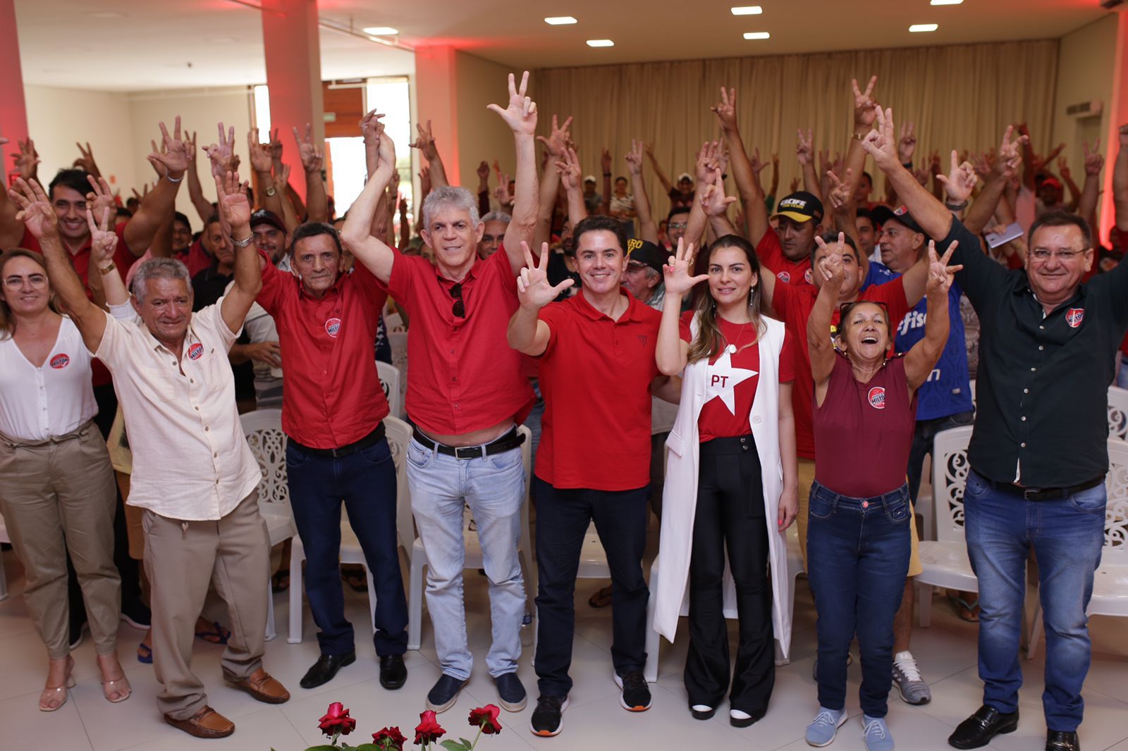 Senador Veneziano prestigia lançamento da pré-candidatura do ex-prefeito  de São Bento, Milton Lúcio a deputado federal