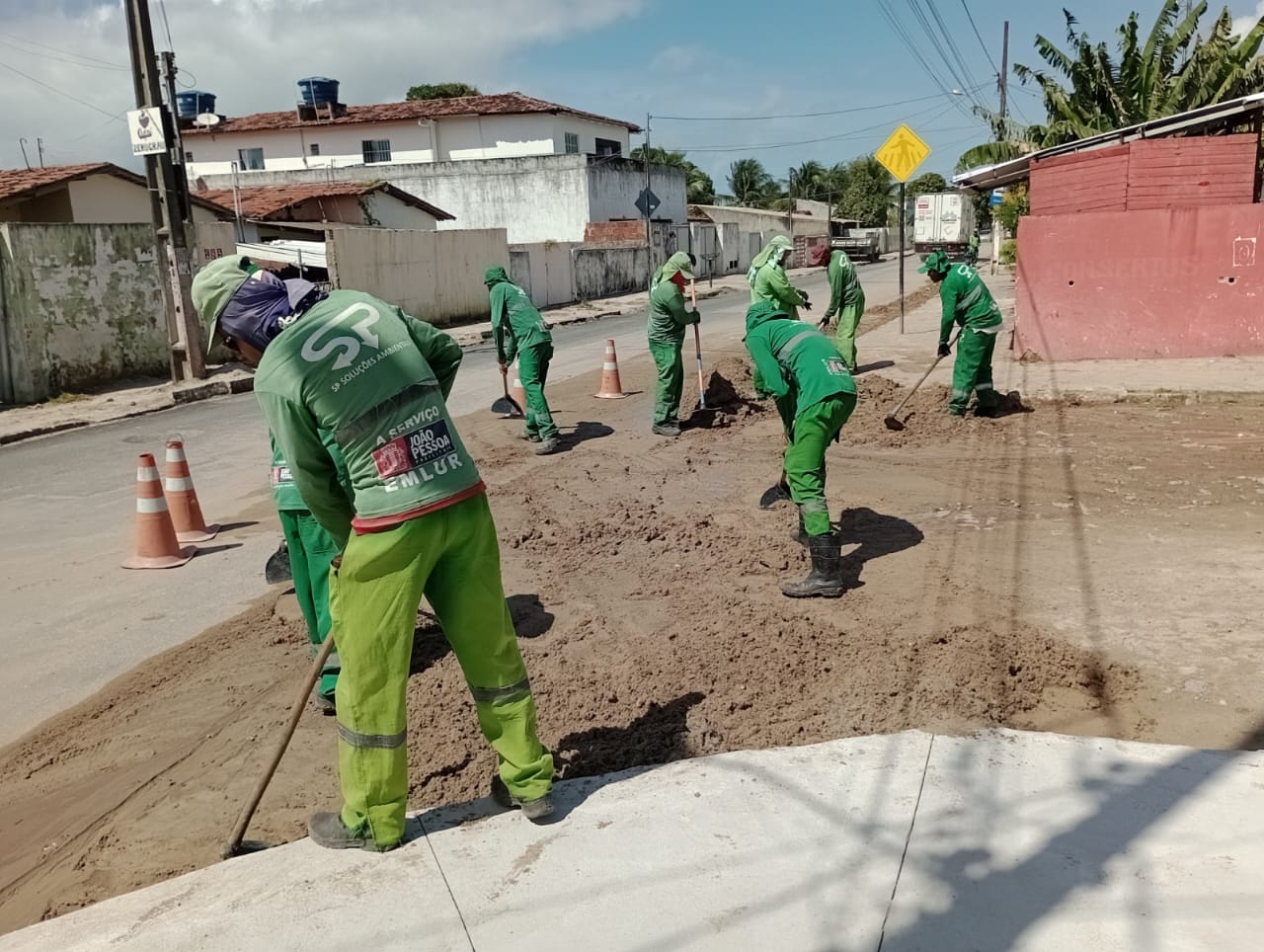 Nesta quinta-feira, Emlur inicia serviços de capinação e roçagem na Torre e em Mangabeira em João Pessoa