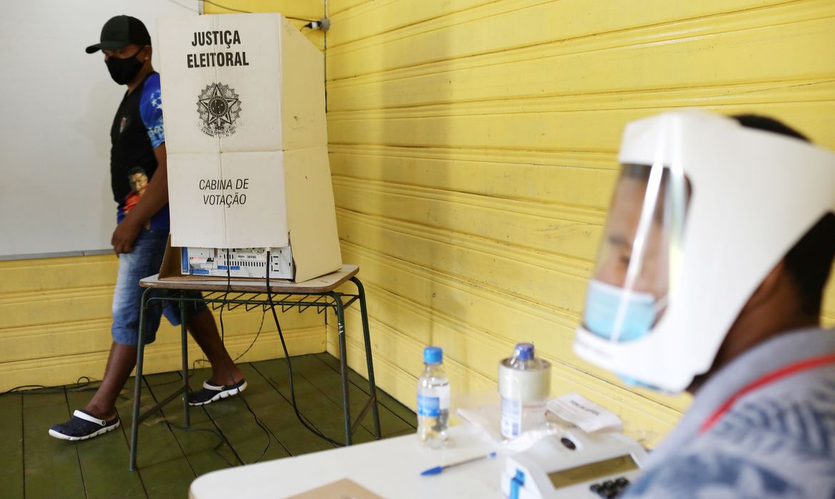 A man walks from a polling booth during municipal elections along the Negro River banks, where Ribeirinhos (forest dwellers) live, in Catalao, Brazil, November 15, 2020.   REUTERS/Bruno Kelly