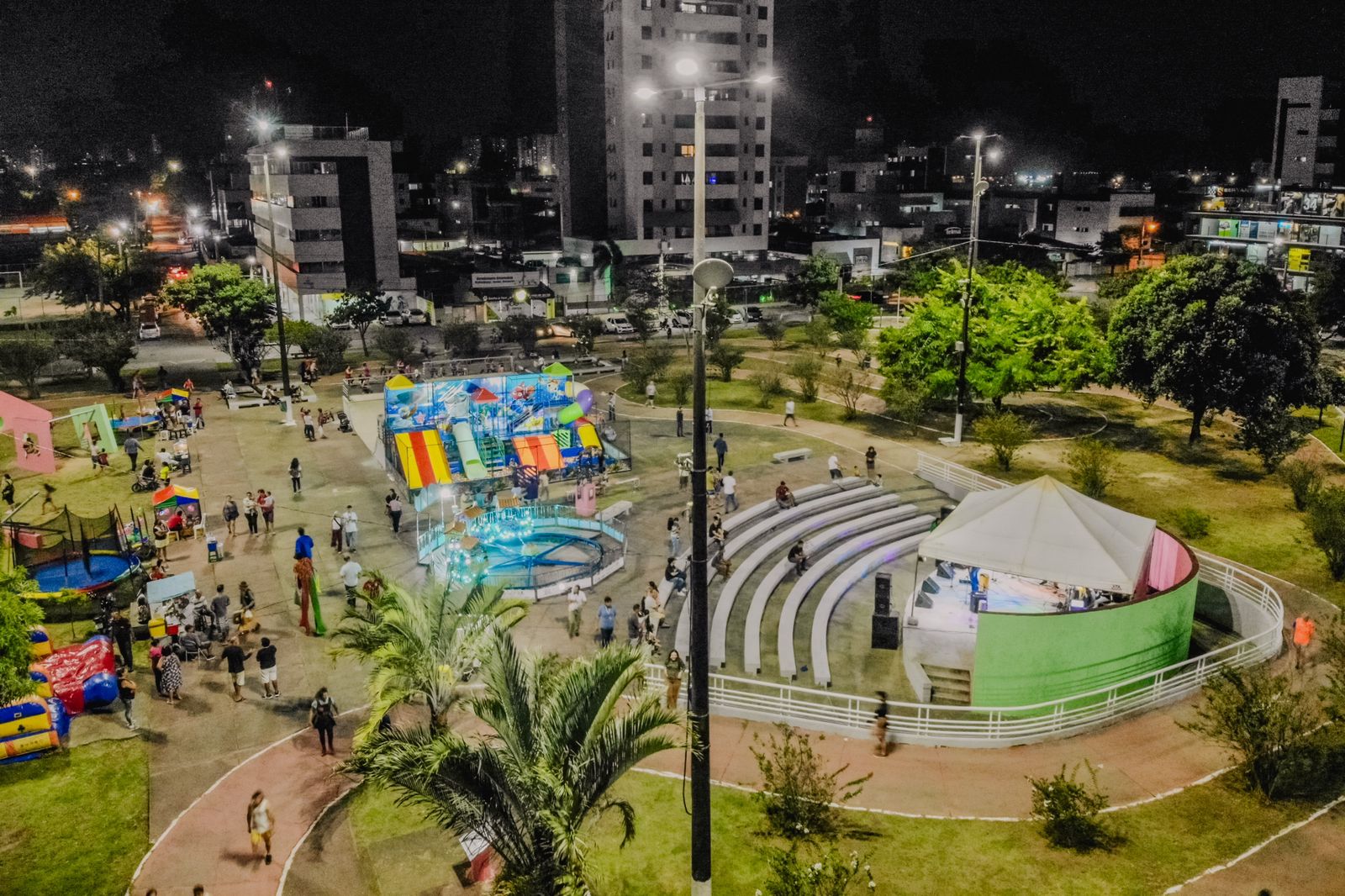 Prefeito Cícero entrega iluminação em LED em três praças e no Hospital Santa Isabel e estima economia anual de R$ 305 mil