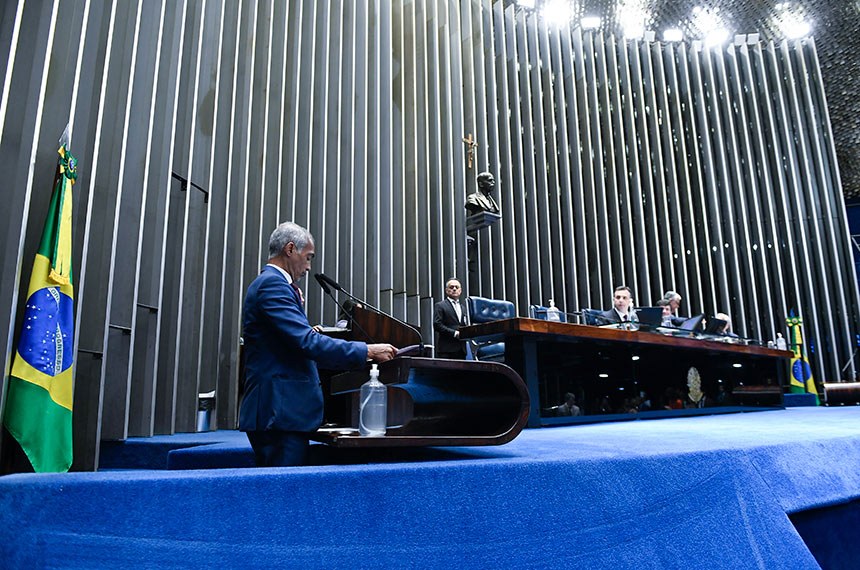 Relatado por Romário, Senado Federal aprova projeto que obriga planos de saúde a cobrirem tratamentos fora do rol da ANS