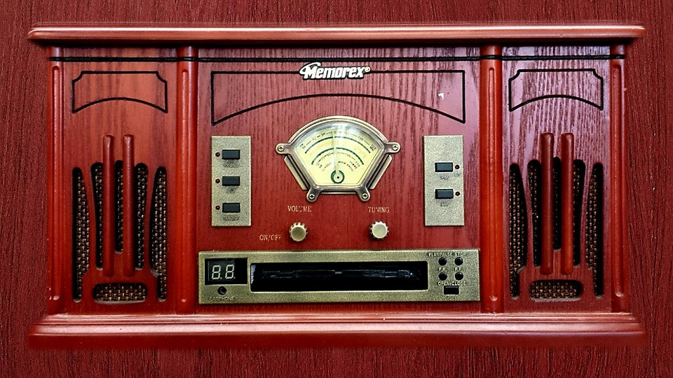 Novo Milênio: Emissoras de rádio no Brasil e no mundo (2)