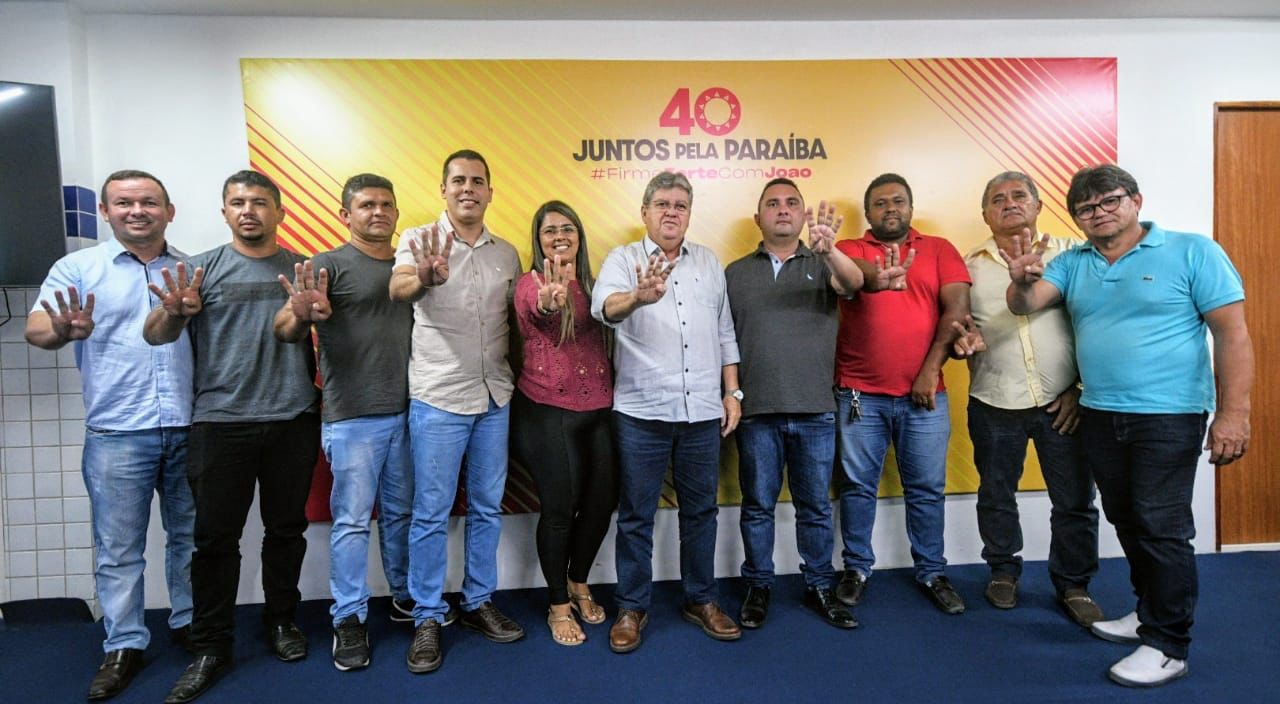 Governador João Azevêdo recebe adesão de 14 prefeitos, vereadores e lideranças políticas na disputa pelo governo do Estado da Paraíba