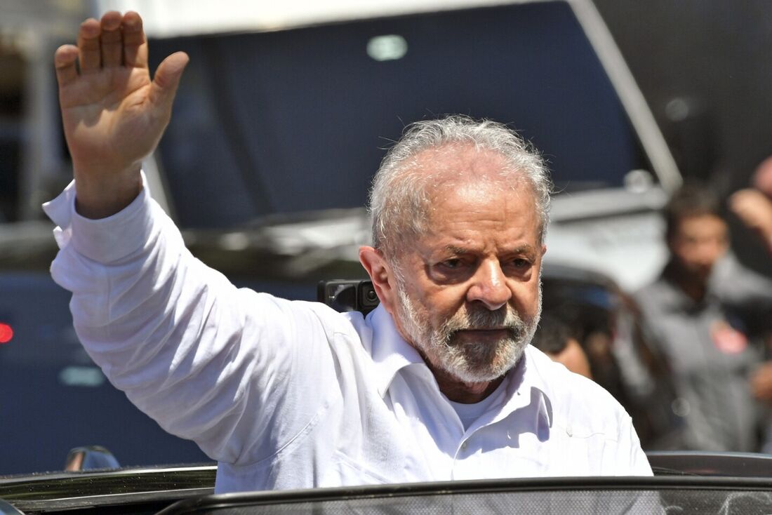 Presidente Lula passa por novos exames no Sírio-libanês para avaliação garganta após a cirurgia realizada em novembro