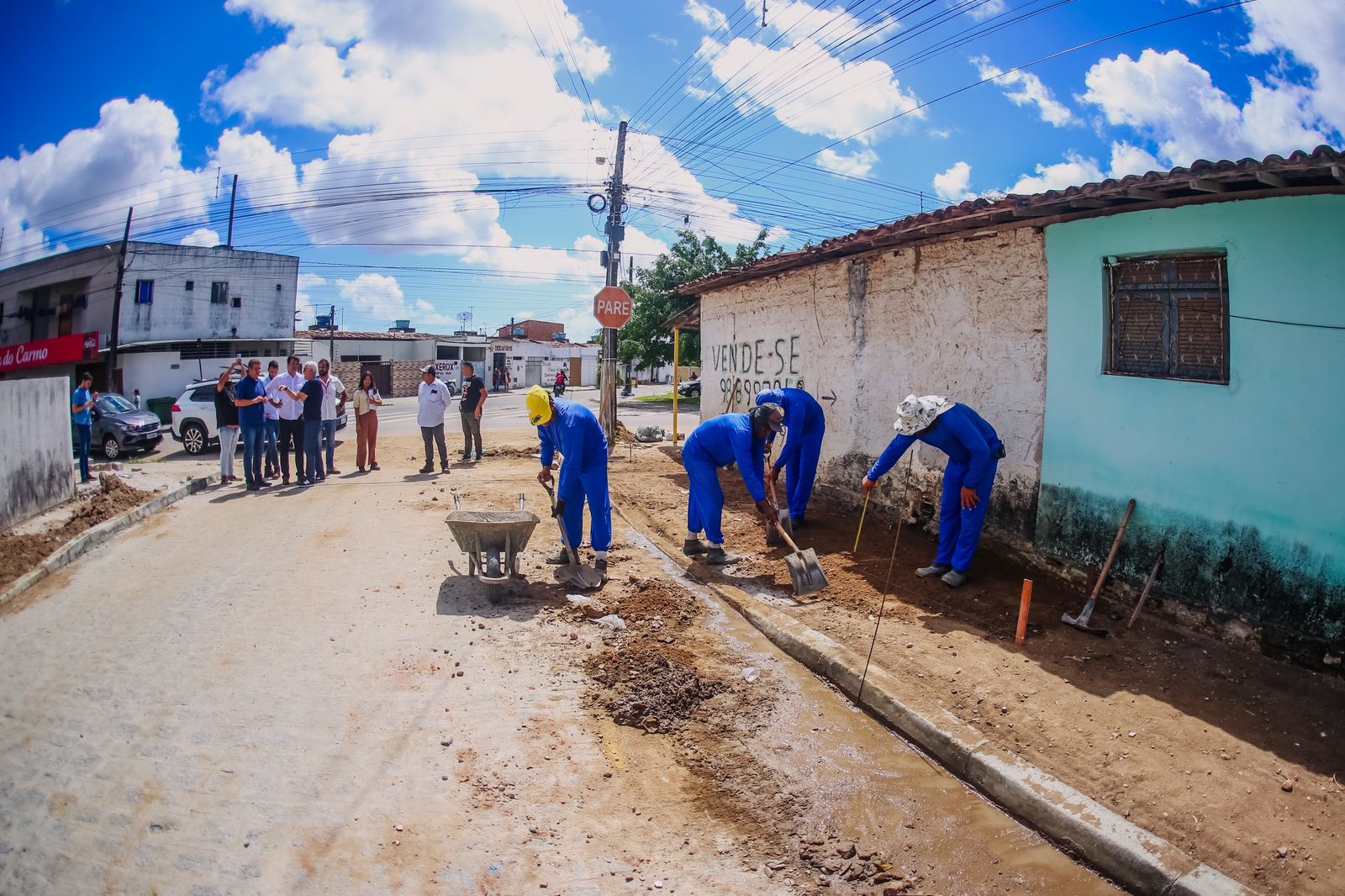 Prefeitura de João Pessoa pavimenta 15 ruas, constrói espaço para feira livre e reforma escola municipal no Colinas do Sul