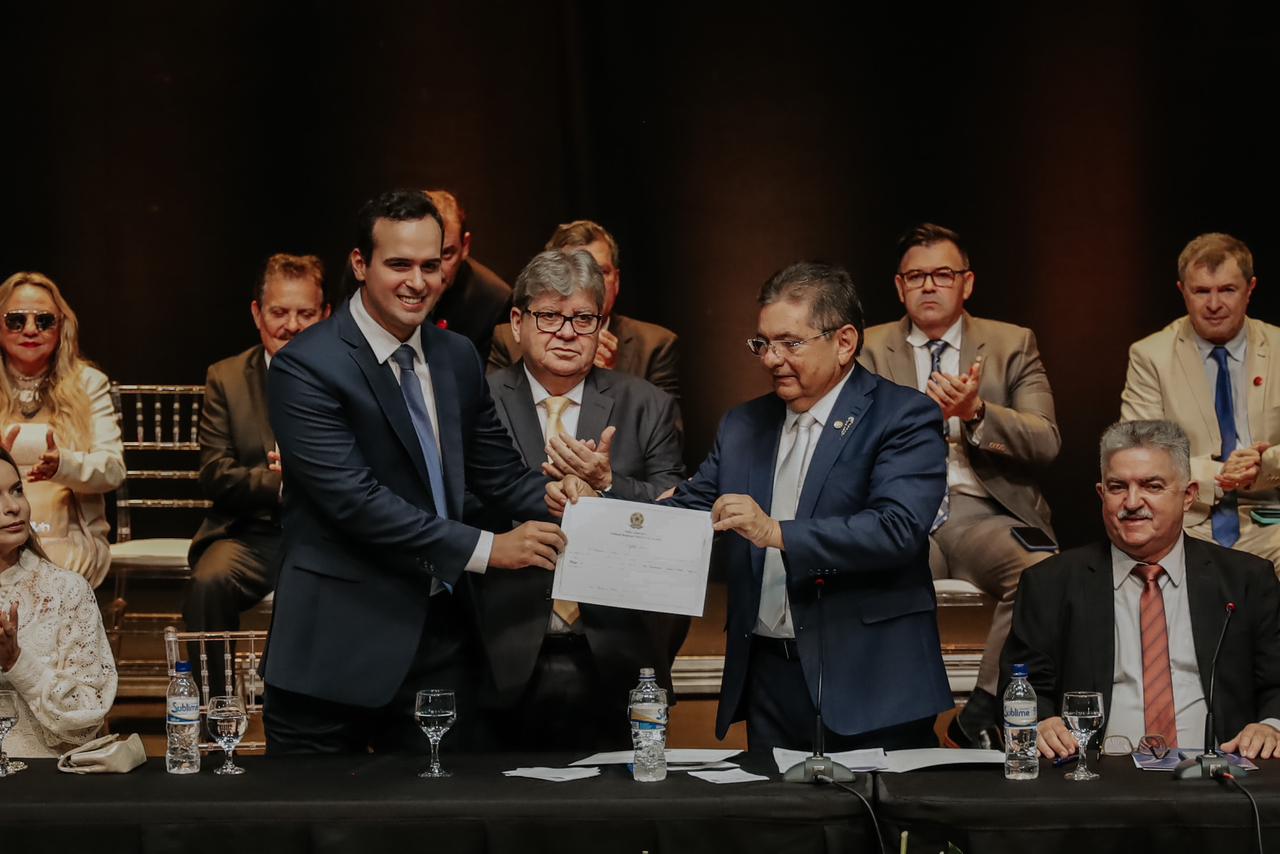 Assembleia Legislativa da Paraíba realiza sessão solene e empossa governador João Azevêdo