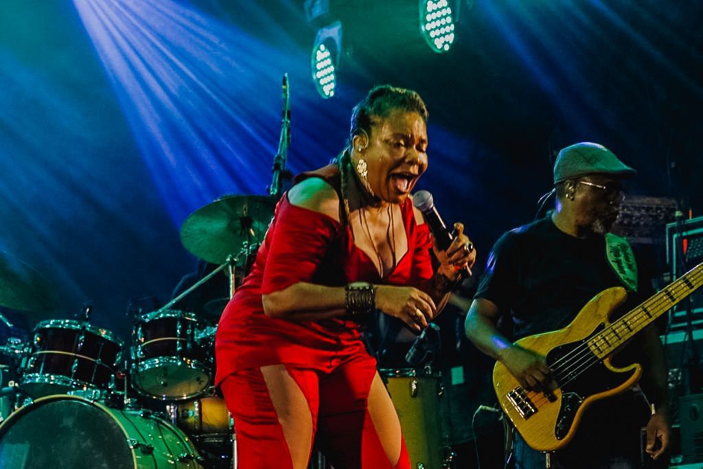 Carnaval 2023: Foliões lotam Ponto de Cem Réis na abertura do Folia de Rua, que teve show de Margareth Menezes