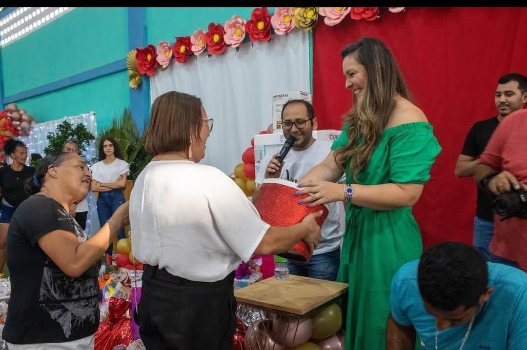 Dia das Mães: Deputada Camila propõe programa de apoio psicológico para mães atípicas