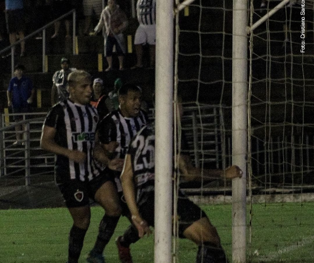 Foi no sufoco, Botafogo derrota o Paysandu no Almeidão e assume a 4ª colocação da série C