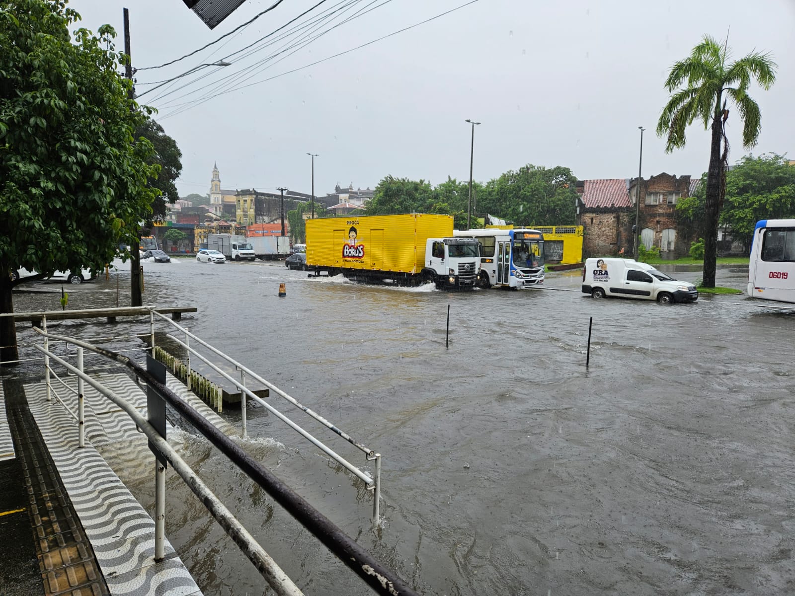 Temporal em João Pessoa: Capital da Paraíba registra 104,6 milímetros de chuva nas últimas 24h provocando alagamentos em vários pontos da cidade