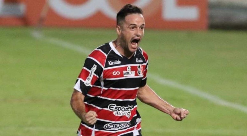 PB - Joao Pessoa - 7/24/2021 - BRAZILIAN C 2021, BOTAFOGO-PB X SANTA CRUZ -  Botafogo-PB player Savio celebrates his goal during a match against Santa  Cruz at Almeidao stadium for the