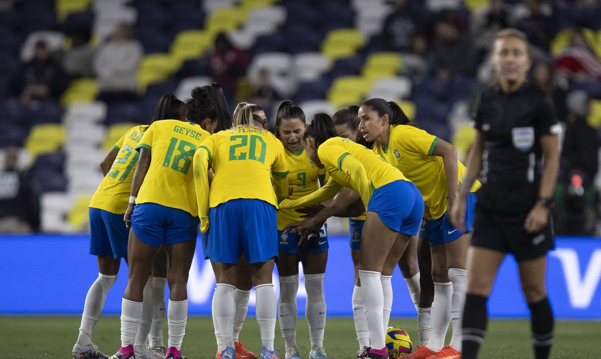 Sem trabalho: Governo Federal decide adotar ponto facultativo em jogos do Brasil na Copa feminina