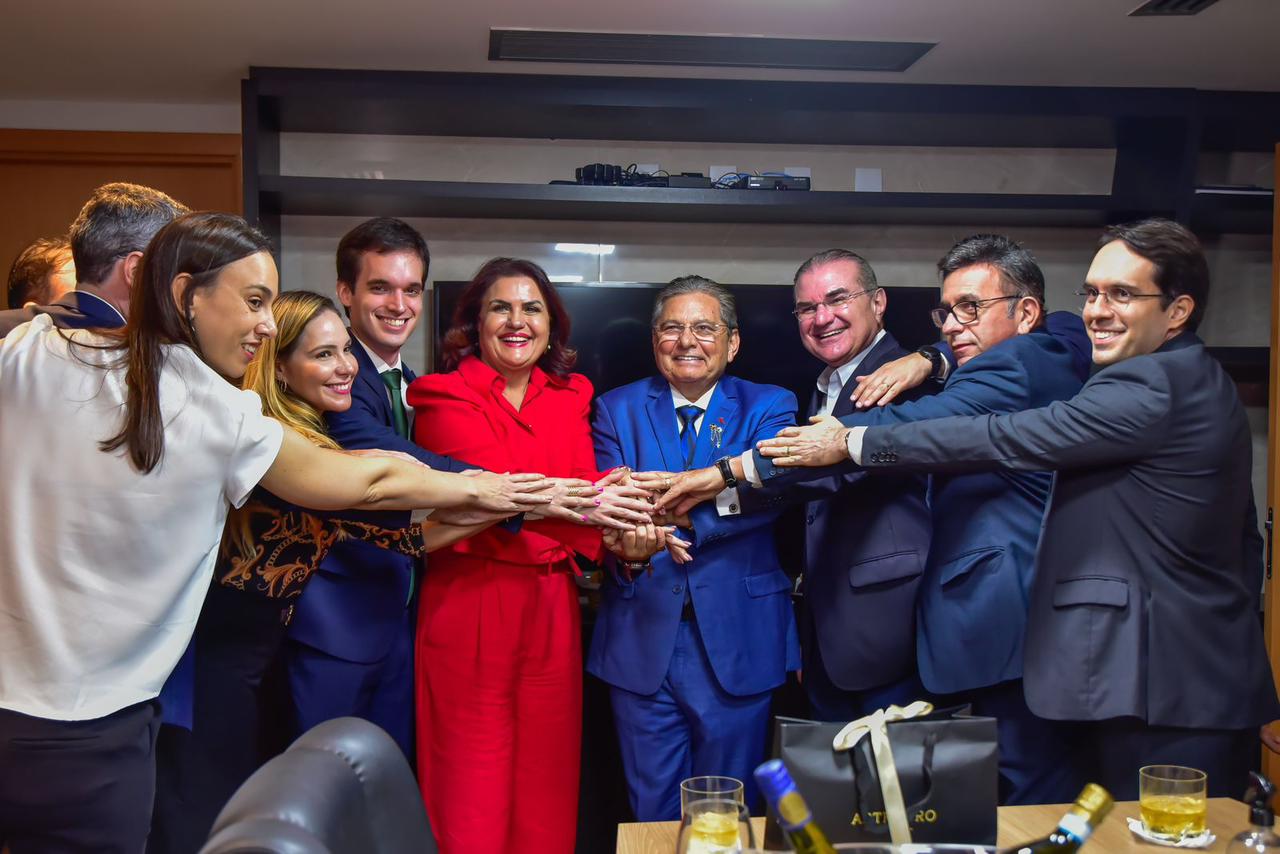 Procuradores do Estado da Paraíba homenageiam o presidente da Assembleia, Adriano Galdino