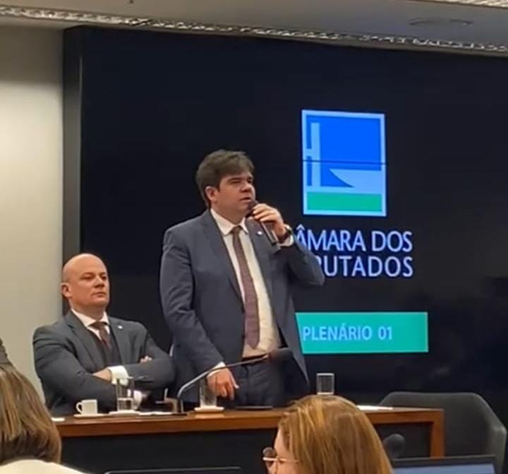 Deputado Eduardo Carneiro se junta aos prefeitos paraibanos, em Brasília, por mais repasses do FPM