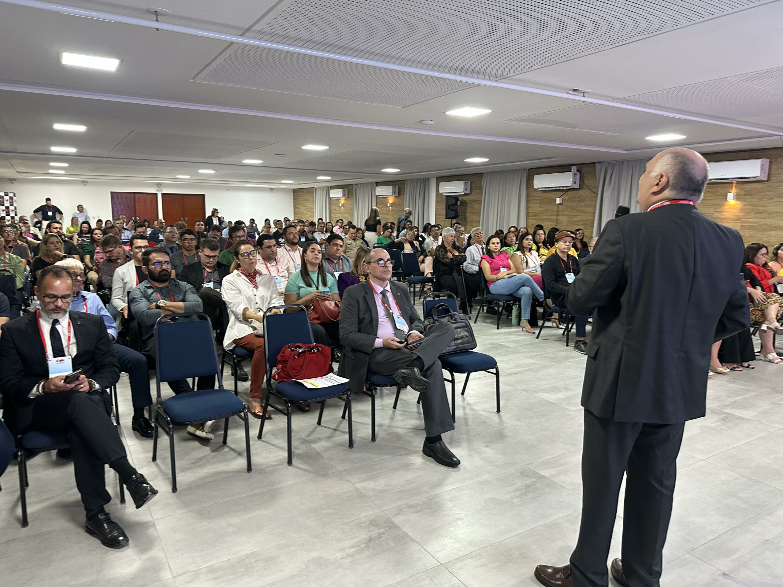 Presidente do TCE-PB, Nominando Diniz realiza palestra sobre regime previdenciário no IV Seminário da Associação Paraibana dos Regimes Próprios