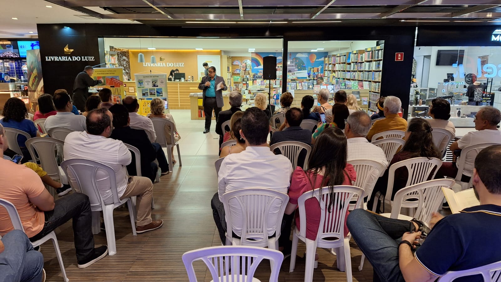 Escritor Boisbaudran celebra sucesso no lançamento de livro de poesias e anuncia nova obra no gênero