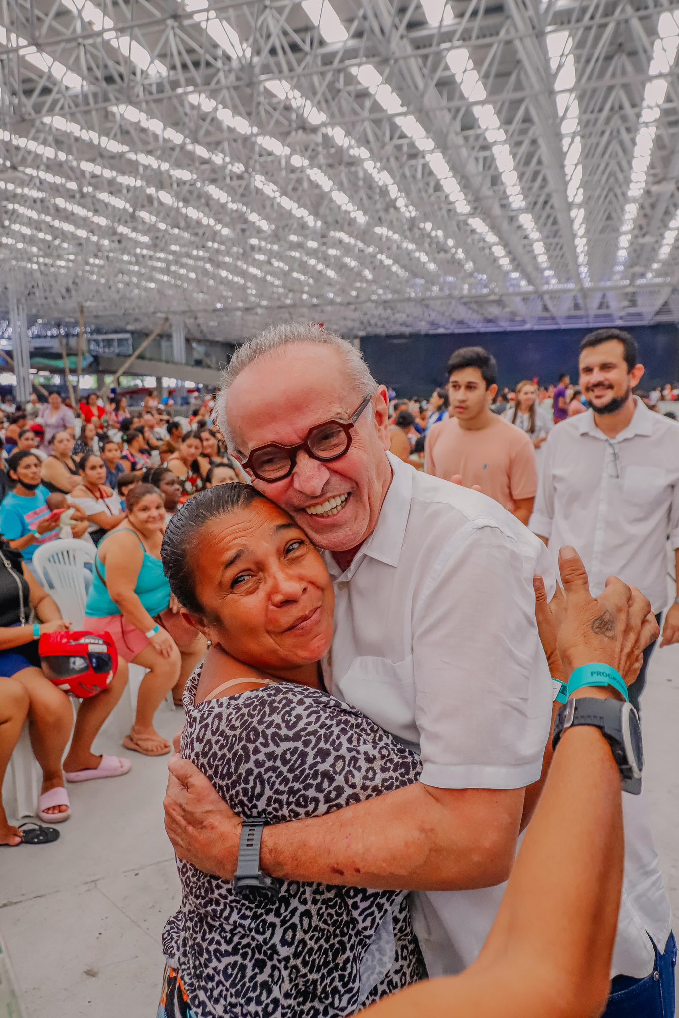 Prefeito Cícero entrega cartões do Pão e Leite criado pela Prefeitura de João Pessoa e anuncia aumento do benefício para R$ 70