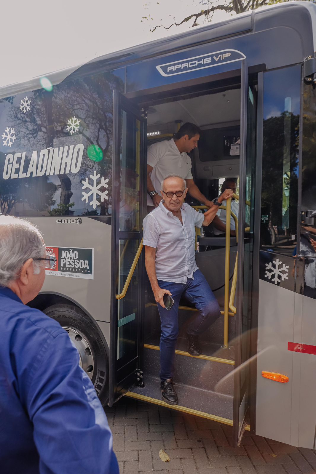 Ar condicionado, wifi e USB: Cícero Lucena inaugura ‘Geladinho’ e reforça compromisso de seguir avançando na área de mobilidade urbana