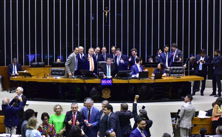 Câmara Federal aprova texto-base da reforma tributária em 1º turno; veja como votaram os deputados paraibanos