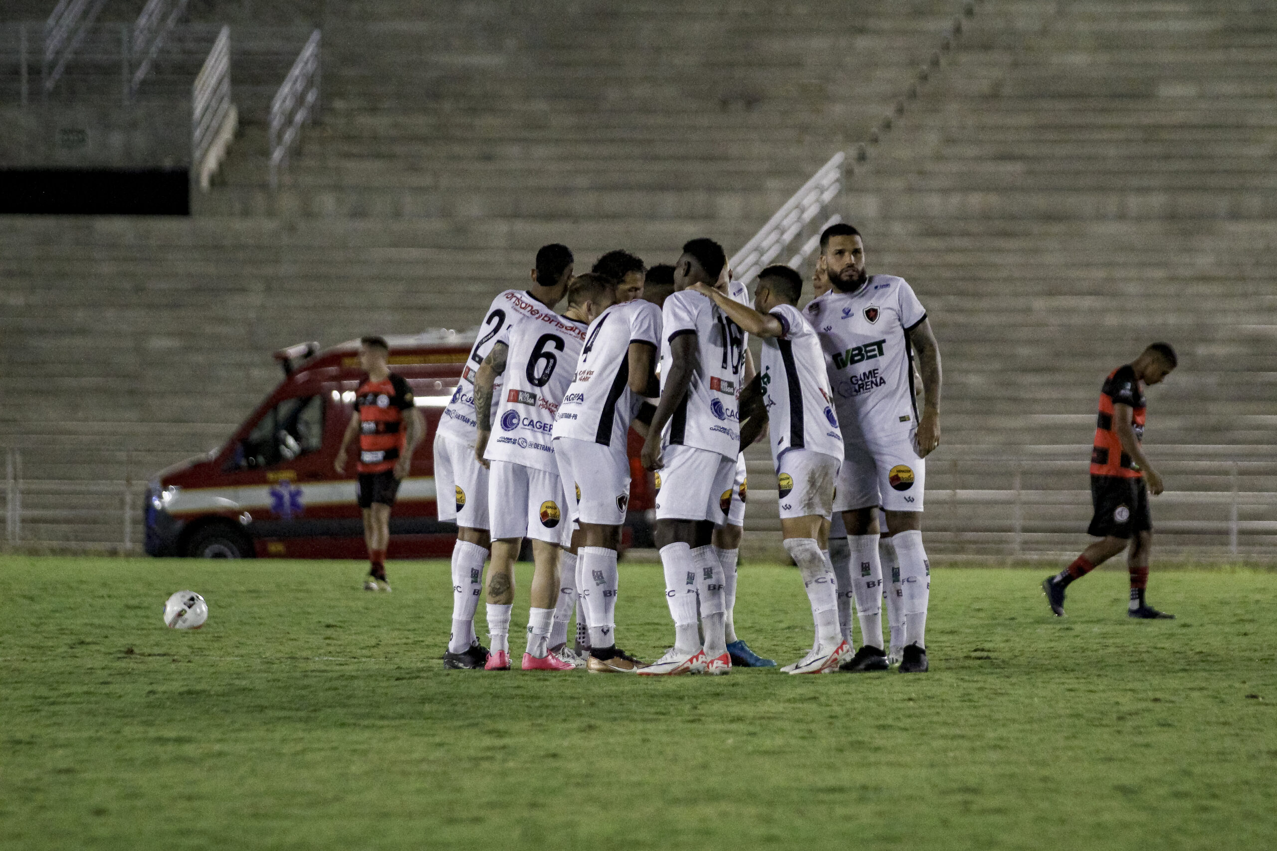 Numa partida que vale a liderança do Paraibano, Serra Branca x Botafogo se enfrentam no Amigão em Campina Grande, neste sábado