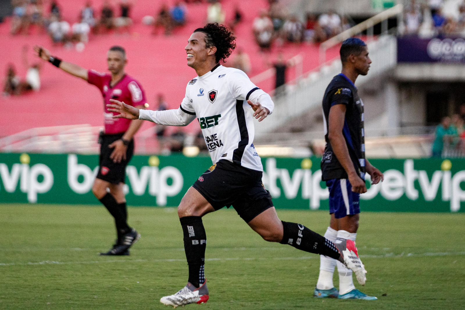 Botafogo inicia venda de ingressos para jogo contra o Campinense, nesta quarta-feira no Amigão