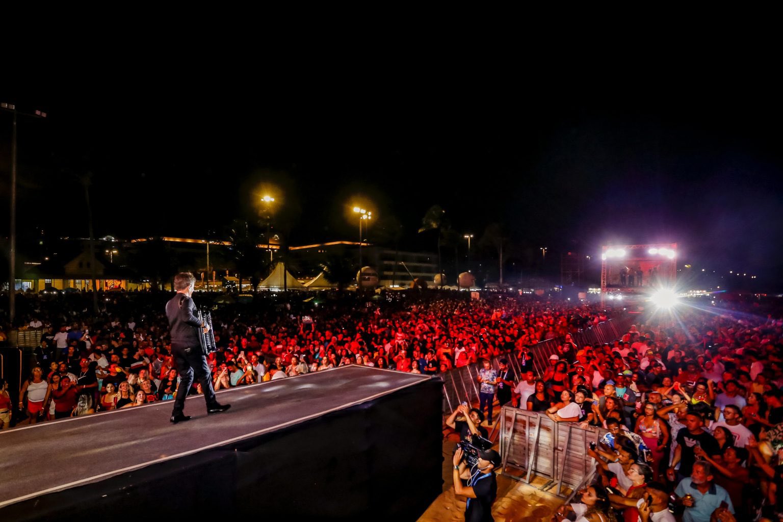 Waldonys, Cavaleiros do Forró, Banda Encantu's e Douglas Pegador levam multidão ao Busto de Tamandaré no encerramento do Festival Forró Verão de João Pessoa