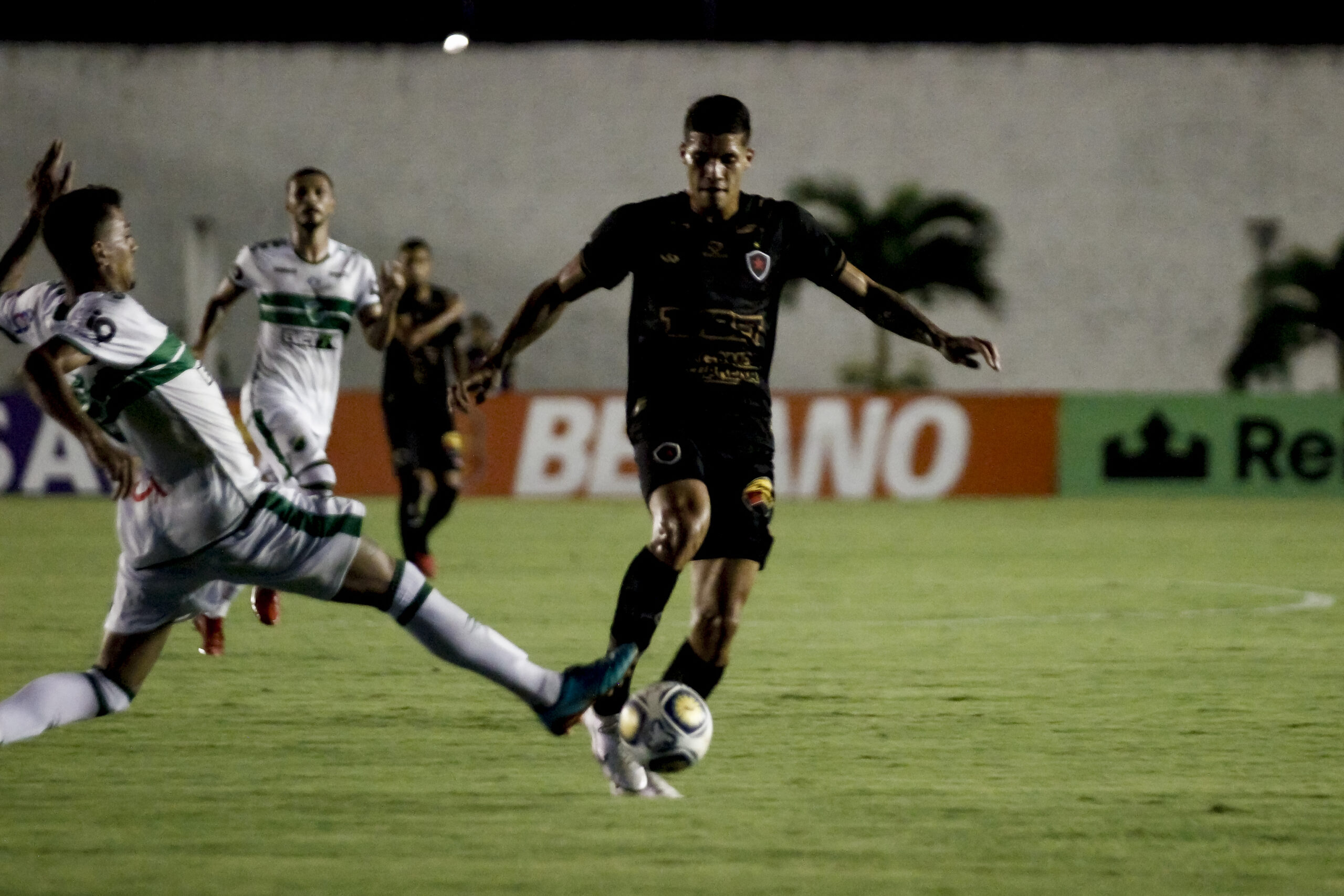 Botafogo frustra torcedor, joga mal e perde para o Altos, mas segue no G4