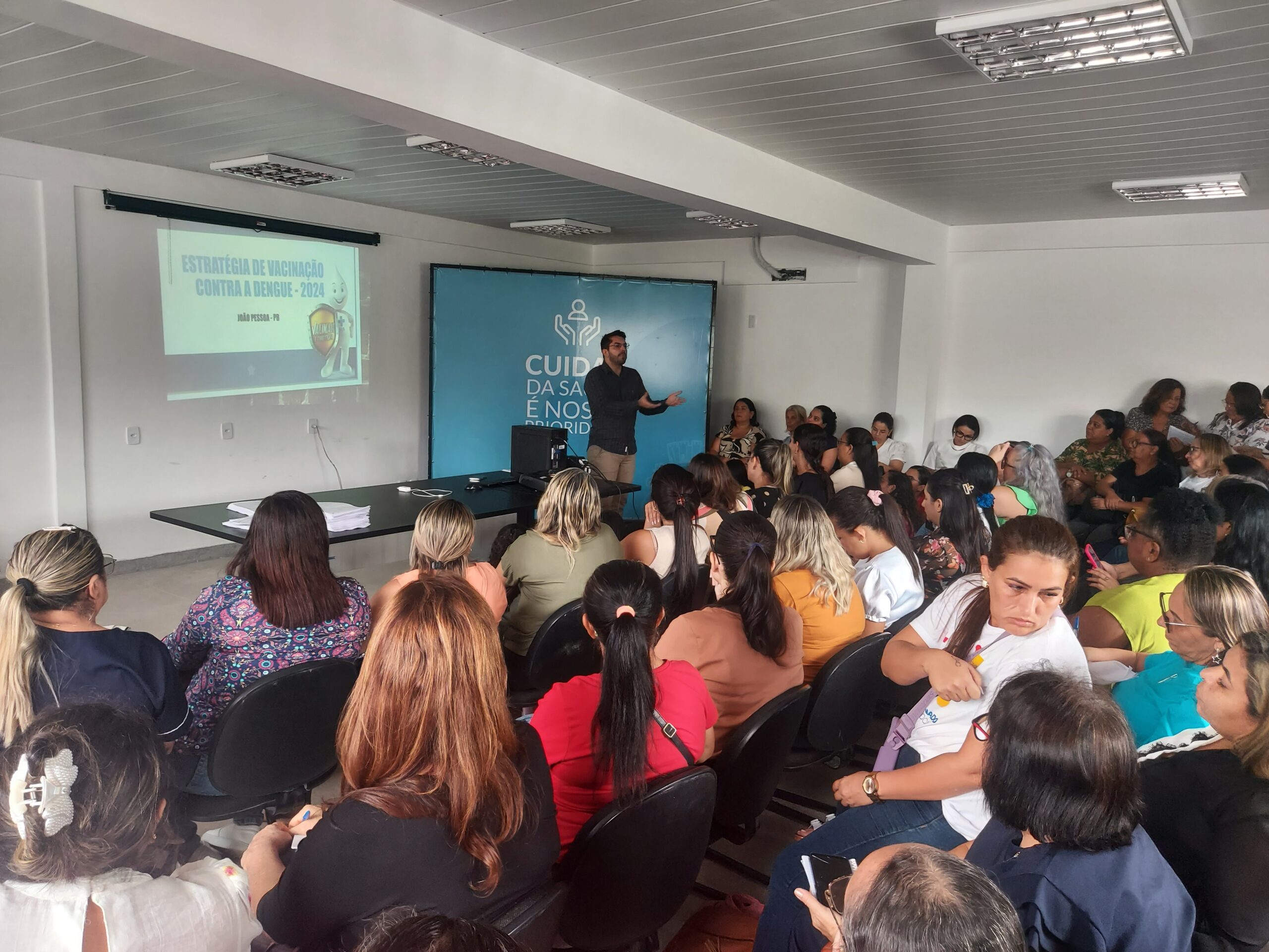 Saúde de João Pessoa realiza treinamento com profissionais que irão participar da imunização contra a dengue a partir desta segunda-feira