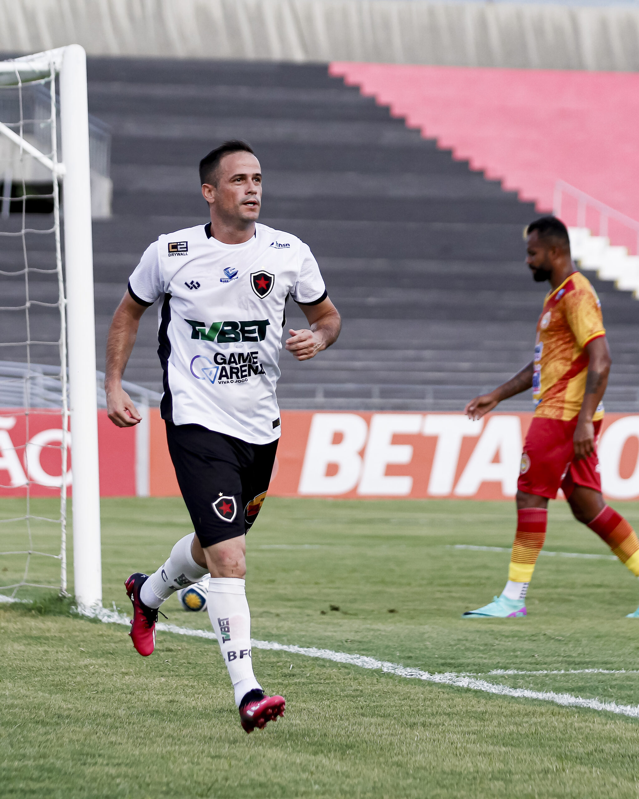 100% na Copa do Nordeste: Com gol de Pipico, Botafogo derrota a Juazeirense-BA e assume a liderança do Grupo A