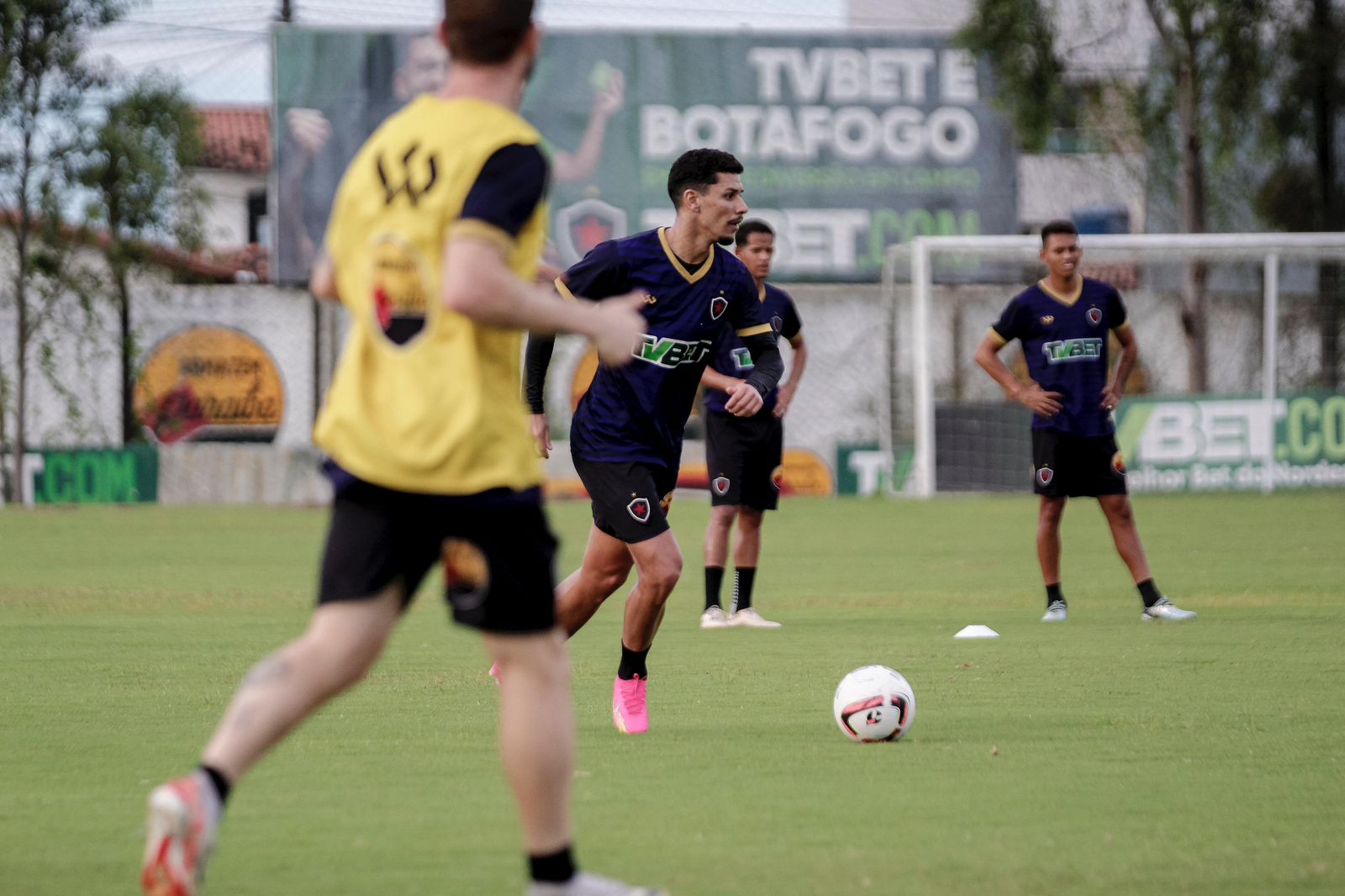 Botafogo segue nesta sexta-feira para o Sertão para enfrentar o Atlético de Cajazeiras sábado no Perpetão