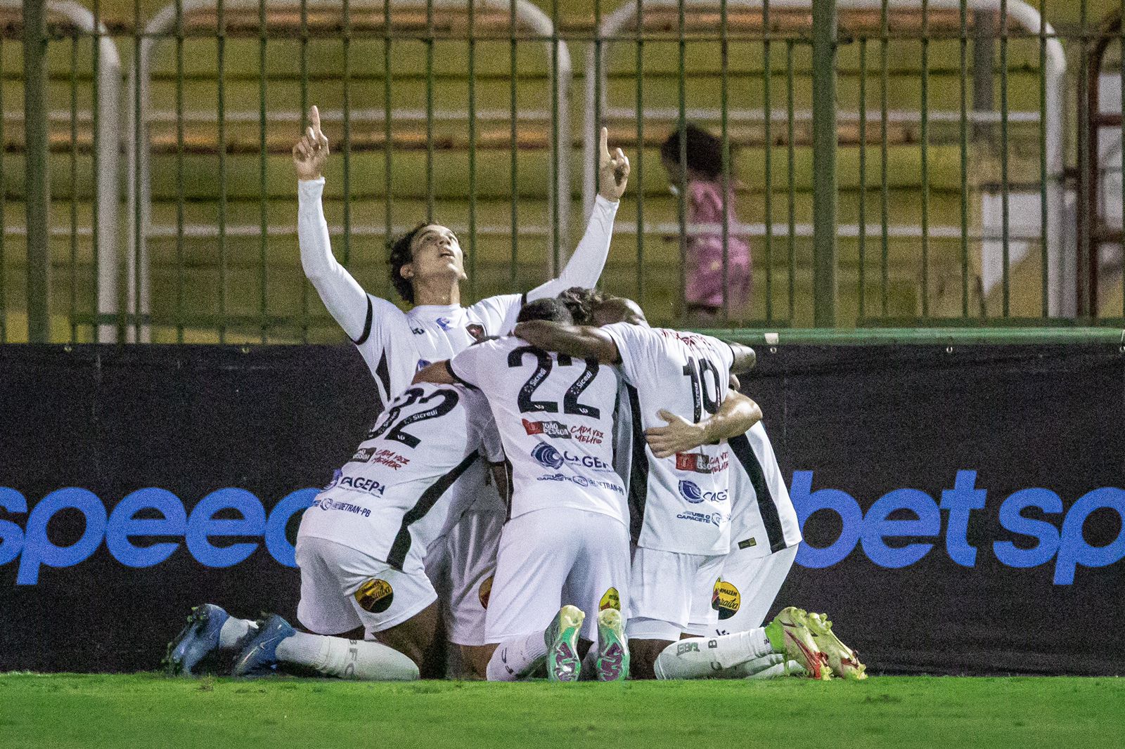 Com gols de Pipico e Edmundo, Botafogo derrota o Volta Redonda no Raulino de Oliveira, segue invicto e assume a vice-liderança da série C