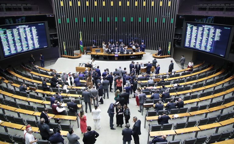 Câmara dos Deputados aprova urgência para projeto que equipara aborto de gestação acima de 22 semanas a homicídio