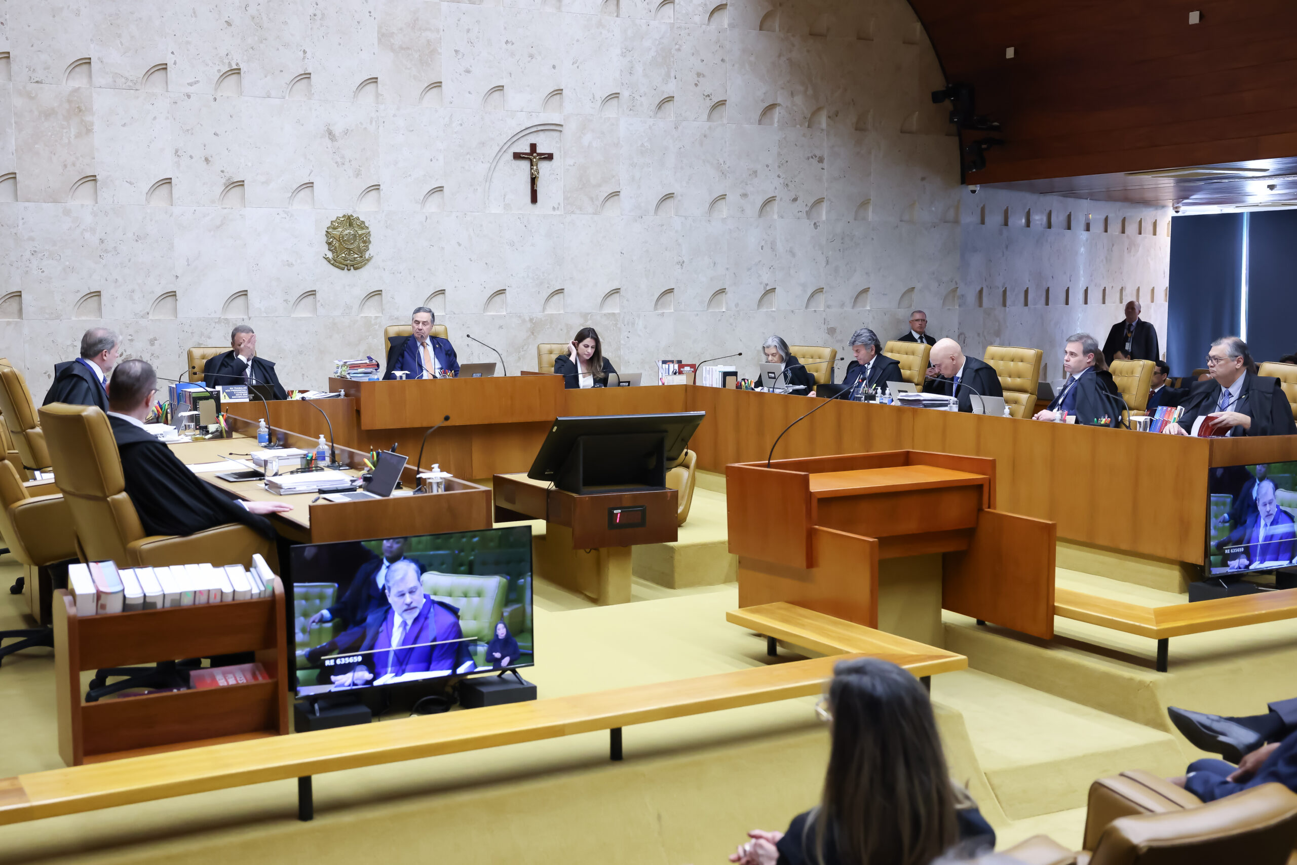 Sem prisão pelo consumo: STF forma maioria para descriminalizar porte de maconha para consumo pessoal