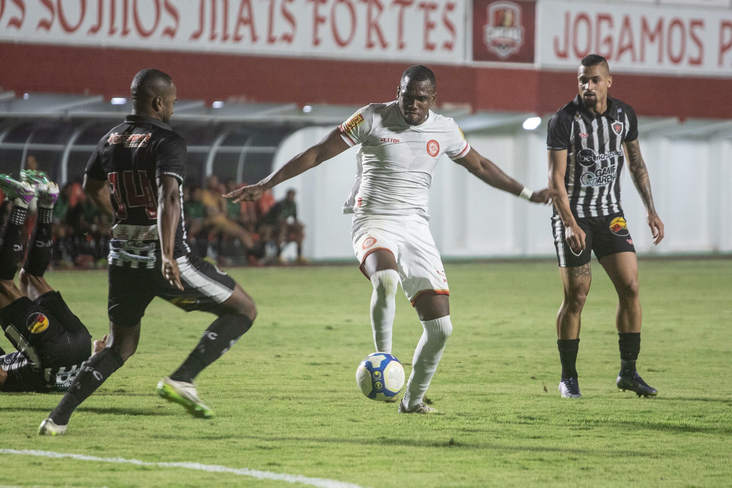 Botafogo vence o Tombense e recupera à liderança da série C com 38 pontos