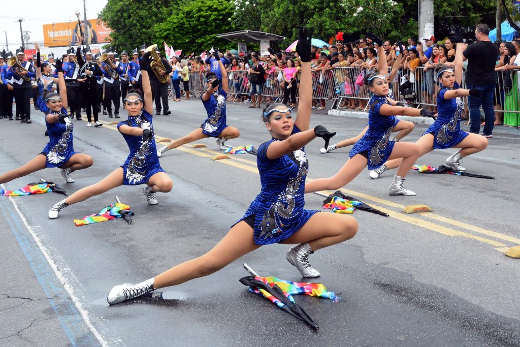 Escolas municipais e bandas marciais desfilam neste sábado e domingo nos bairros José Américo e Valentina